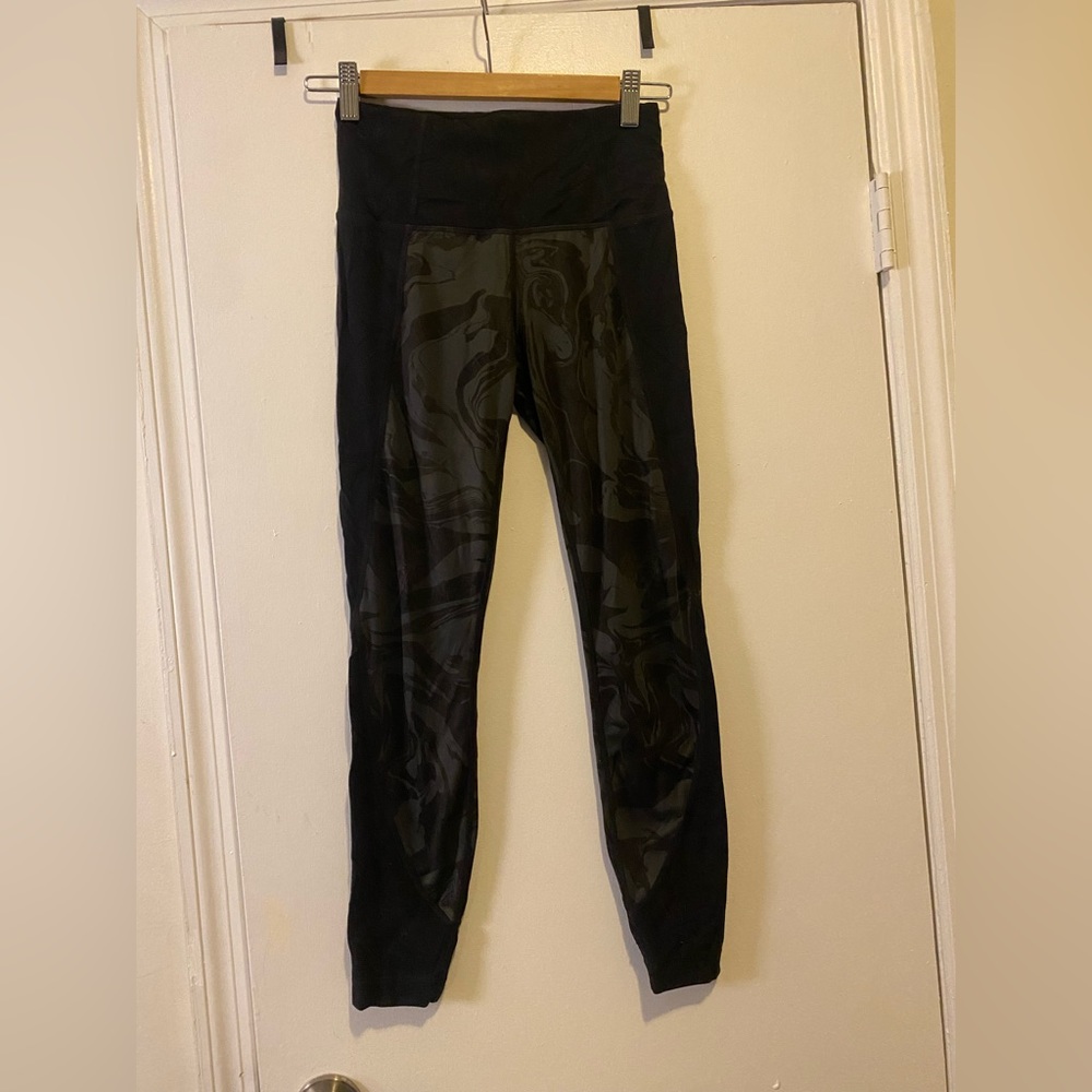 ATHLETA marble Salutation Leggings